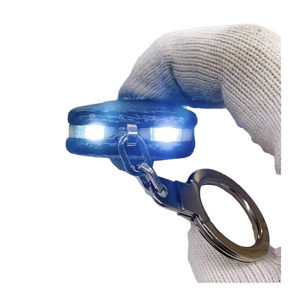 Louis Vuitton Damier Light Keychain - Picture 4 of 10